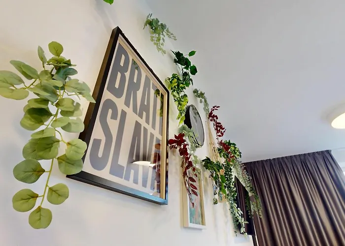 Jungle In Centre W Ac *