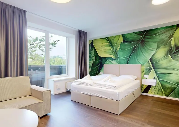 Jungle In Centre W Ac